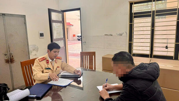 Phạt 10 triệu đồng lái xe đầu kéo chở ống cống chằng buộc không bảo đảm an toàn