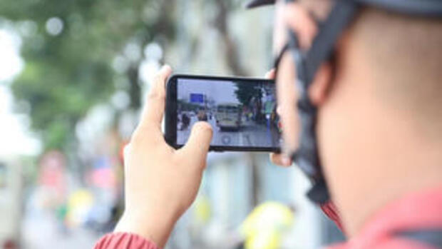 Khuyến khích người dân phản ánh vi phạm giao thông qua VNeID hoặc VNeTraffic