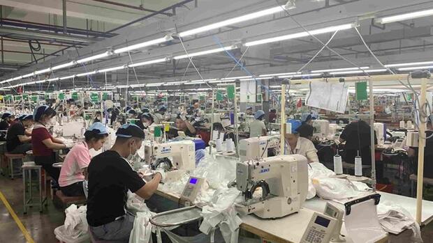 Thưởng Tết một tháng lương: Niềm vui lớn của công nhân