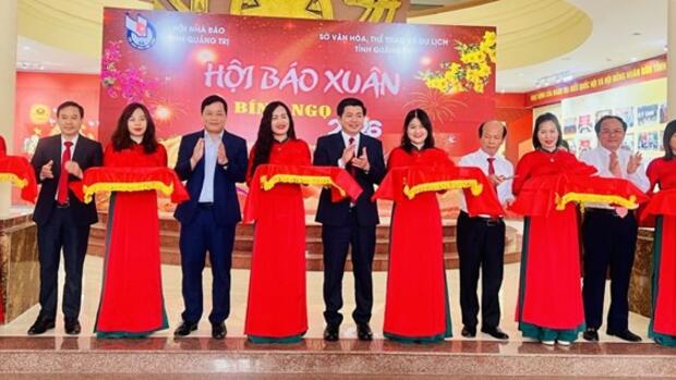 Hội báo Xuân Bính Ngọ 2026 lan tỏa tinh thần sẻ chia, trao quà cho học sinh nghèo tại Quảng Trị