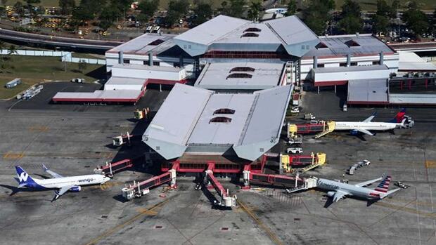 Nga tính sơ tán hết du khách, dừng mọi chuyến bay đến Cuba