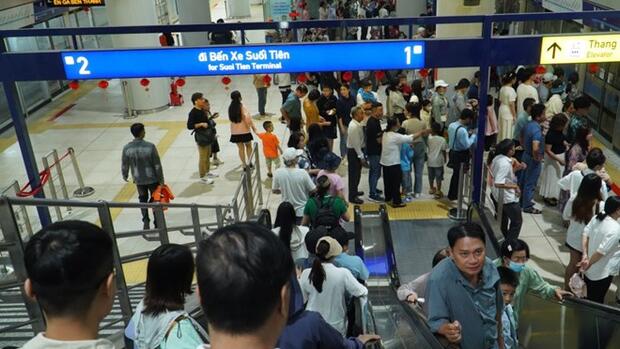 Metro số 1 đón hơn 571.000 lượt khách trong 7 ngày Tết