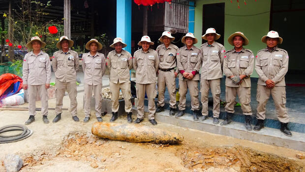 Phát hiện quả bom nặng hơn 220kg nằm sát nhà dân ở Quảng Trị