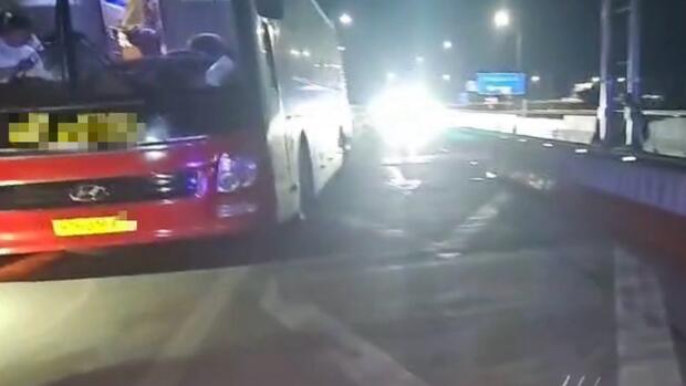 Xe khách chở quá 17 người trên cao tốc, bị phạt 127,5 triệu đồng