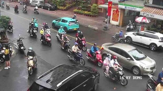 Mưa dông trái mùa diễn ra ở TPHCM, có nơi mưa trên 50 mm