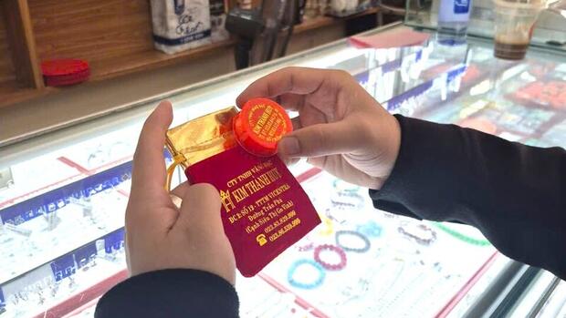 Nghệ An đông kín người đi mua vàng ngày vía Thần Tài