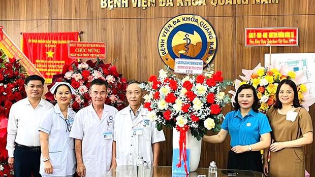 Công đoàn Đà Nẵng thăm và chúc mừng các đơn vị y tế nhân Ngày Thầy thuốc Việt Nam