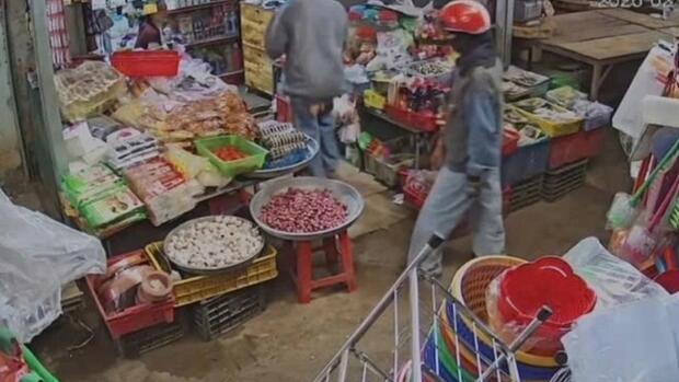 Công an thông tin vụ cô gái bán hàng ngất xỉu sau khi tiếp xúc hai phụ nữ lạ