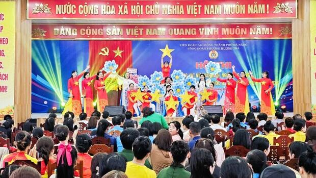 Sôi nổi hội thi tiếng hát nữ đoàn viên tại phường Hương Trà, Đà Nẵng
