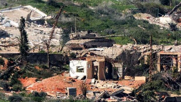 Israel lần đầu tấn công thủ đô Lebanon, hơn nửa triệu người phải di tản