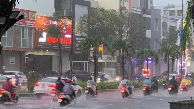 Dự báo các tỉnh thành tiếp tục có mưa dông do không khí lạnh