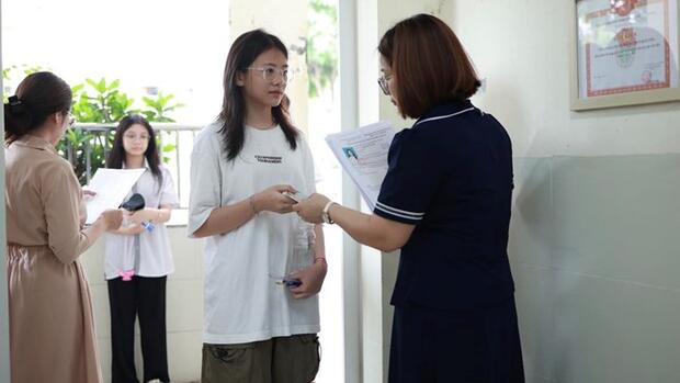 Tuyển sinh lớp 10 tại Hà Nội: Bỏ điều kiện thường trú, tối đa 3 nguyện vọng