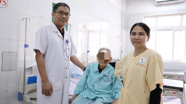 Phẫu thuật thay khớp háng thành công cho bệnh nhân 106 tuổi