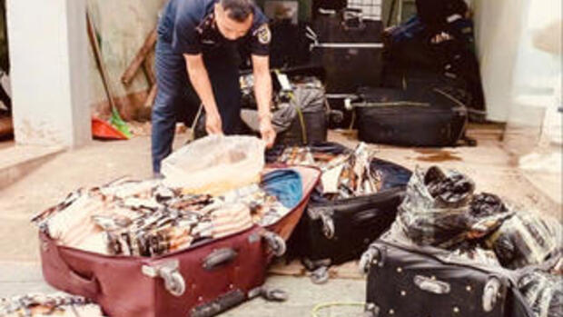 Hải quan liên tiếp phát hiện, bắt giữ hơn 1,8 tấn thực phẩm đông lạnh nhập lậu