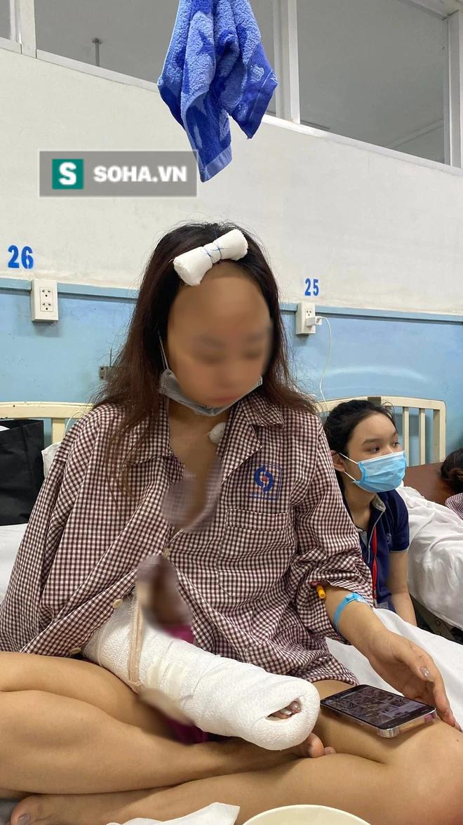 Cô gái bị tấn công vì mời bia không uống: Đứt gân tai khâu 15 mũi, đầu có 3 vết lõm sâu - Ảnh 2. Khắp cơ thể L. là chằng chịt vết thương.