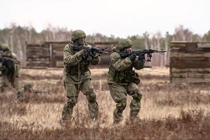 Binh sĩ tham gia cuộc tập trận chung Nga - Belarus. Ảnh: AP.