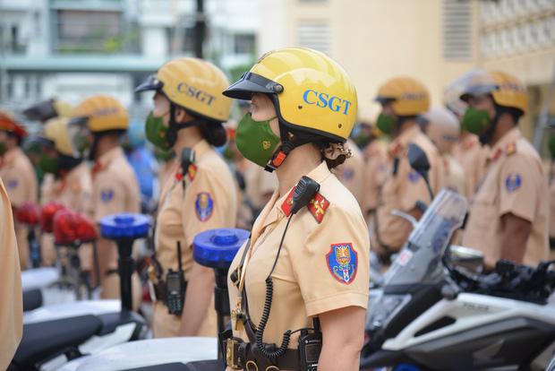 Công an TP.HCM ra quân đảm bảo an toàn giao thông dịp Lễ 30/4 và SEA Games 31 - Ảnh 2.