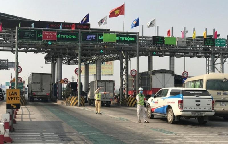 Chậm tiến độ thu phí không dừng, ai chịu trách nhiệm? Yêu cầu làm rõ trách nhiệm về việc chậm trễ thu phí không dừng.