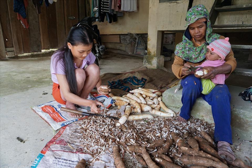 Người dân quanh vùng thủy điện Thượng Kon Tum sống chung với nỗi lo sợ động đất, vỡ đập. Ảnh T.T