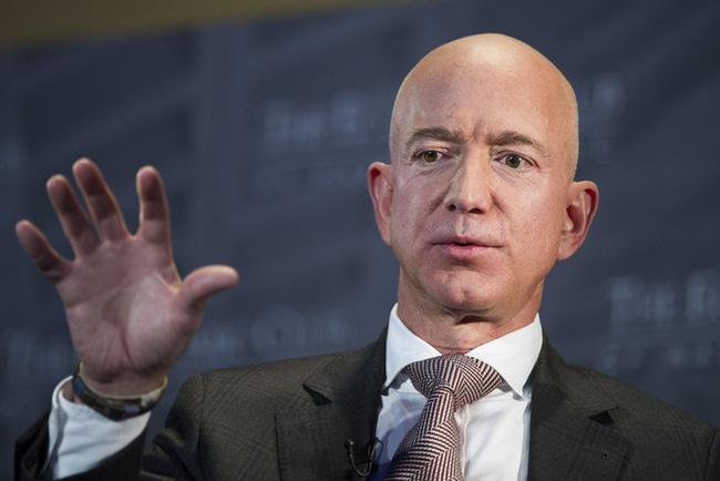 Tỷ phú Amazon gặp cơn ác mộng chưa từng thấy sau khi ly hôn vợ, phản ứng của "kẻ thứ 3" mới gây bất ngờ - Ảnh 1.