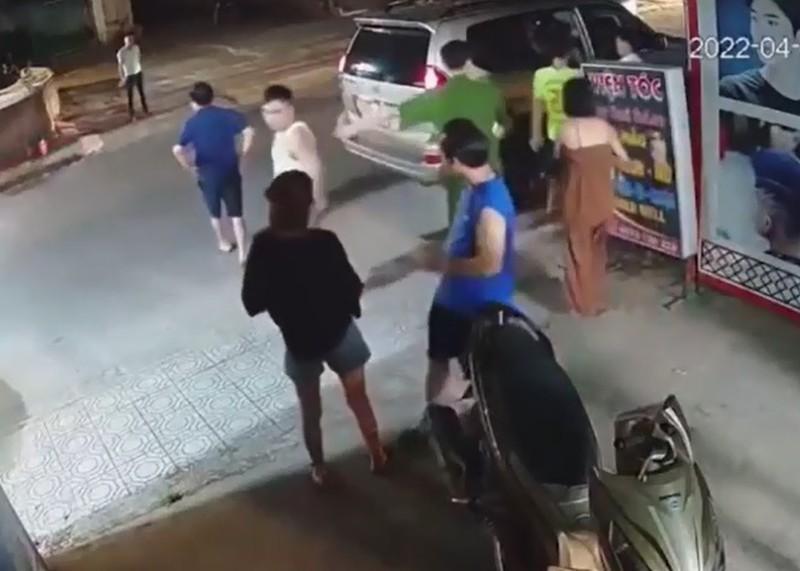 Pho cong an phuong danh tat co gai tai Cao Bang: Co tuoc danh hieu CAND?-Hinh-3