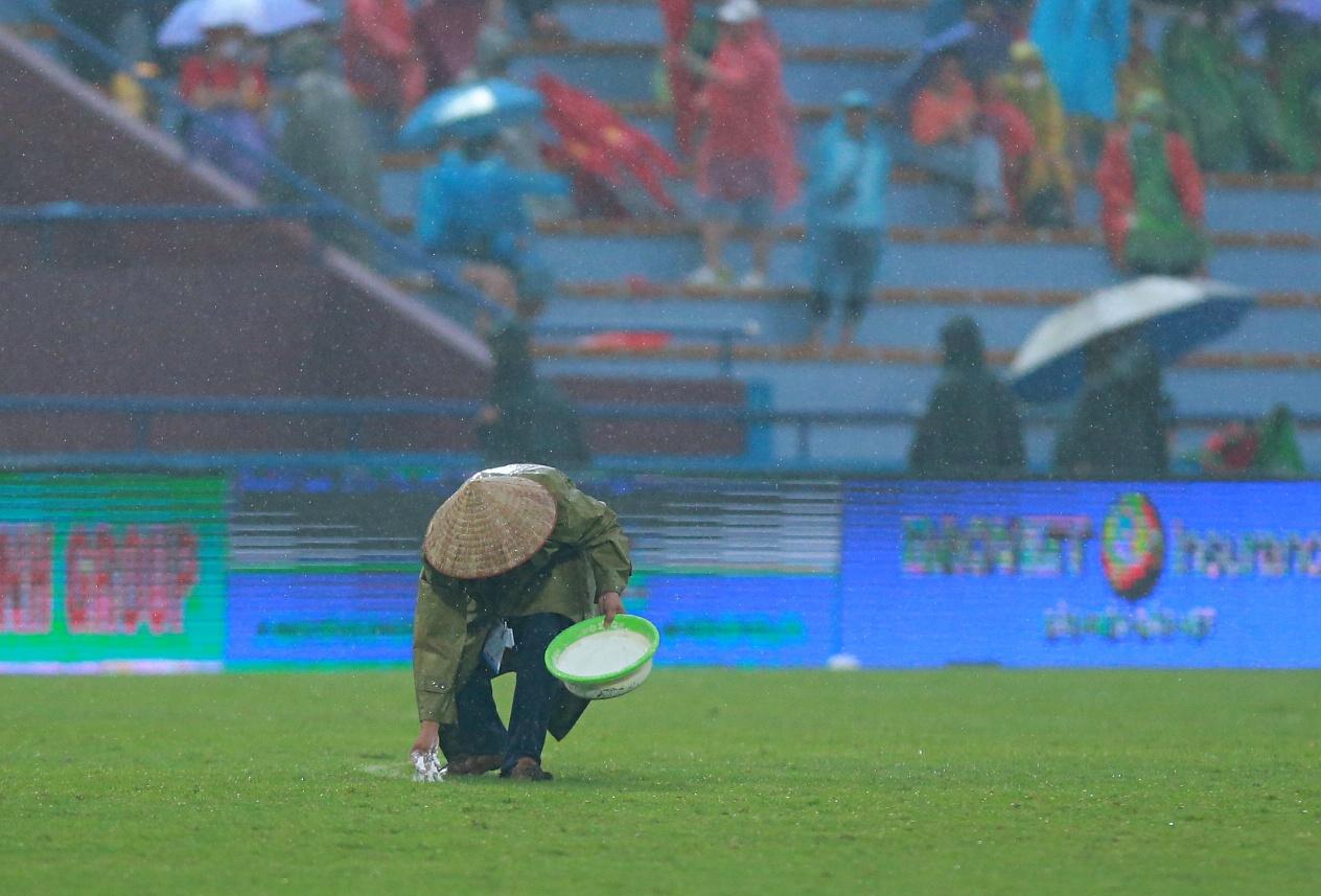 Chất lượng sân Việt Trì trước bán kết SEA Games ảnh 6