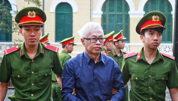 ly do phien xu cuu tong giam doc ngan hang dong a gay that thoat hang tram ty dong vo tran Hoãn phiên xử cựu Tổng Giám đốc Ngân hàng Đông Á gây thất thoát hàng trăm tỷ đồng.