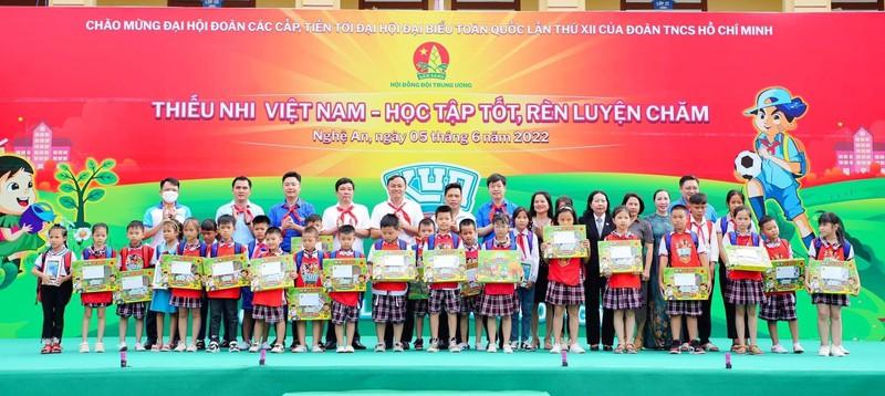 Gần 2.000 học sinh tại Nghệ An tham gia ngày Hội “Thiếu nhi Việt Nam - Học tập tốt, rèn luyện chăm” ảnh 1