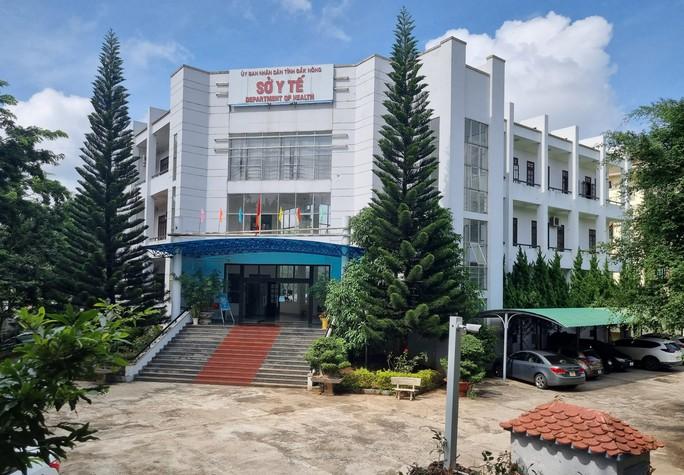 Giám đốc Sở Y tế Đắk Nông bị điều xuống làm nhân viên dù không bị kỷ luật - Ảnh 1. Giám đốc Sở Y tế Đắk Nông bị điều xuống làm nhân viên dù không bị kỷ luật - Ảnh 1.