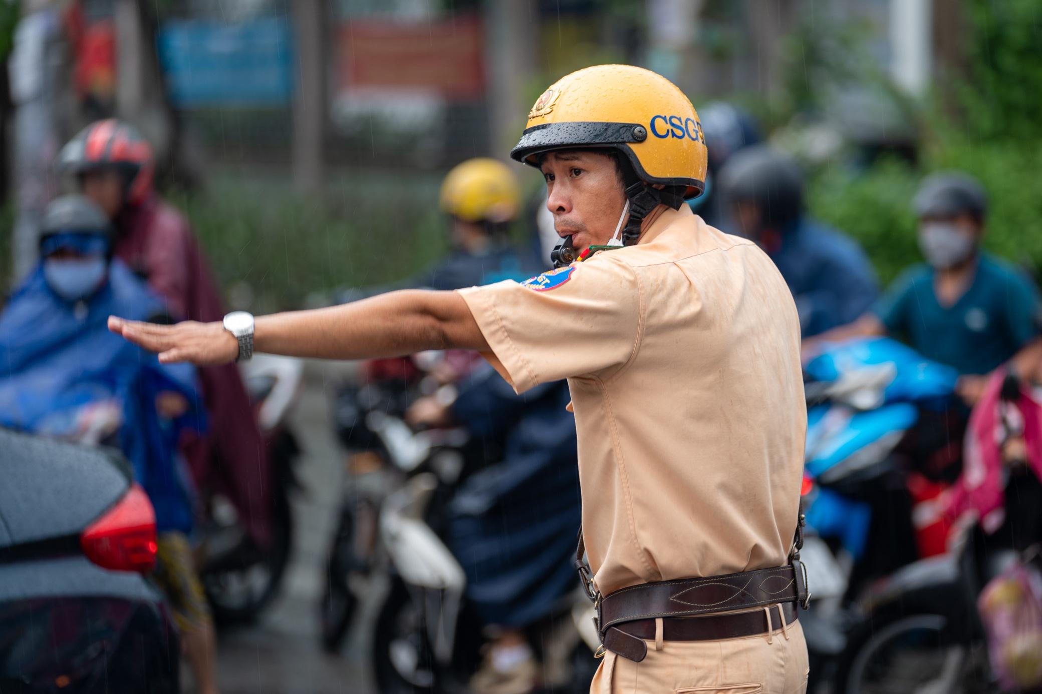Duong Le Van Viet mo rong anh 4
