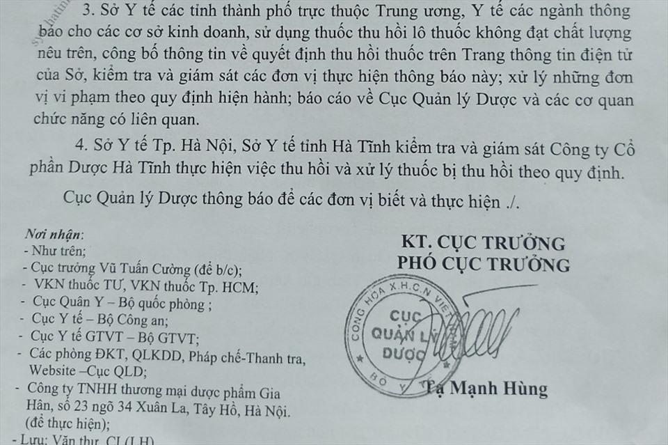 Văn bản mà Cục Quản lý Dược thông báo thu hồi thuốc Siro Nutrohadi F. Ảnh: Trần Tuấn.