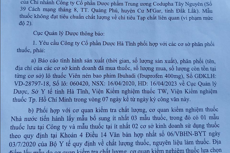 Văn bản của Cục Quản lý Dược thông báo về mẫu thuốc Ibuhadi của Công ty CP Dược Hà Tĩnh sản xuất không đạt tiêu chuẩn chất lương. Ảnh: Trần Tuấn.