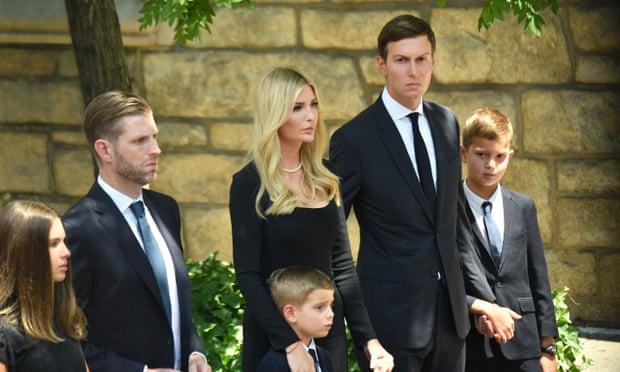 Ivanka Trump cùng chồng, Jared và anh trai Eric tại tang lễ của bà Ivana Trump ngày 20-7. Ảnh: The Guardian.