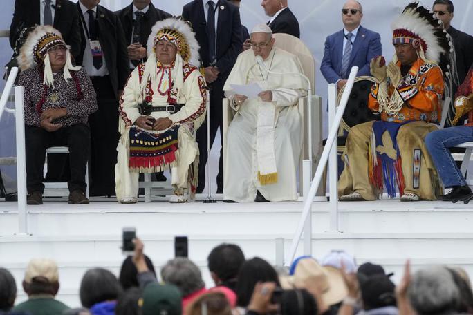 Đám đông lắng nghe Giáo hoàng Pope Francis phát biểu. Ảnh: AP.