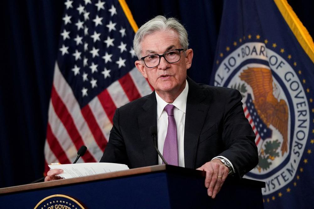 Chủ tịch FED Jerome Powell tại cuộc họp báo hôm 27/7 Ảnh: REUTERS.