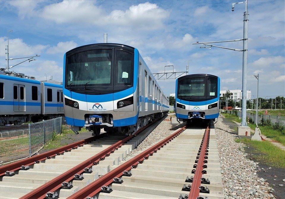 Sau 9 đợt vận tải từ Nhật Bản, 17 đoàn tàu của tuyến Metro số 1 đã cập cảng và được đưa về depot Long Bình, TP Thủ Đức để chuẩn bị cho công tác vận hành thử nghiệm, trước khi đưa vào khai thác chính thức.