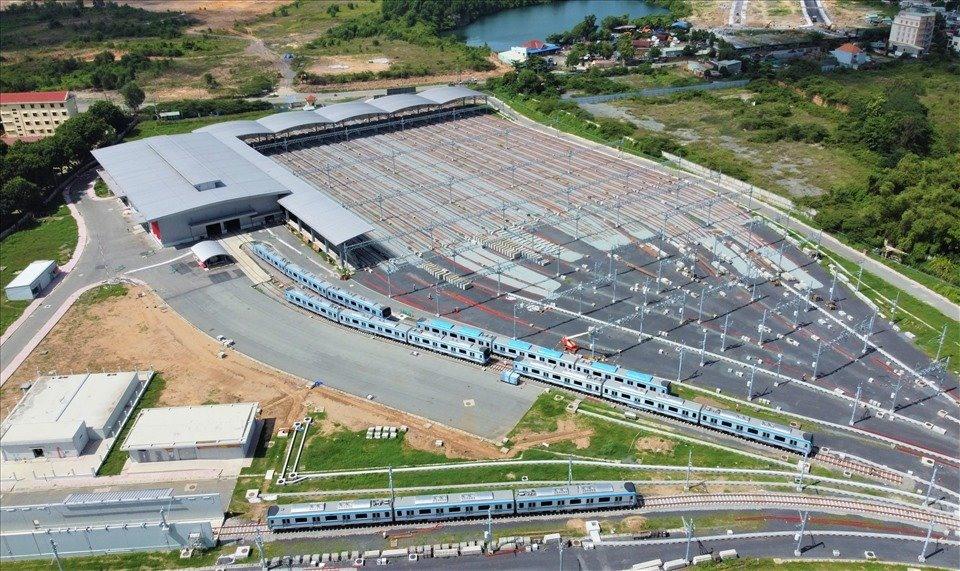 Sau 9 đợt vận tải từ Nhật Bản, 17 đoàn tàu của tuyến Metro số 1 đã cập cảng và được đưa về depot Long Bình, TP Thủ Đức để chuẩn bị cho công tác vận hành thử nghiệm, trước khi đưa vào khai thác chính thức.