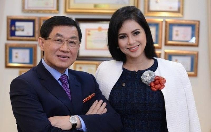 Bật mí về nữ doanh nhân được ví như 'bà hoàng' đế chế hàng hiệu - 2 Bà Lê Hồng Thuỷ Tiên và tỷ phú Jonathan Hạnh Nguyễn. Ảnh: Printest.