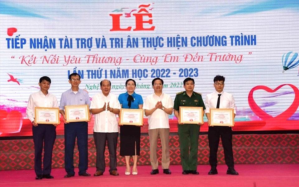 Công đoàn Tổng Công ty Hàng hải Việt Nam giúp đỡ trẻ em khó khăn