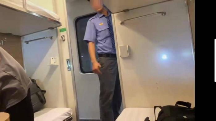 vu nhan vien bao khach tren tau se1 dinh chi 2 to doan tau ban ve