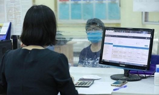 Độ tuổi nghỉ hưu của công chức cấp huyện 2023
