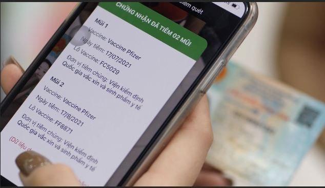 Căn cước gắn chip tích hợp thông tin về tiêm chủng. Ảnh: Công an cung cấp.
