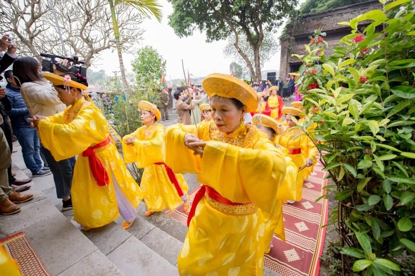 Người dân Vĩnh Phúc hào hứng đón chào Hoa hậu quốc tế  ảnh 4