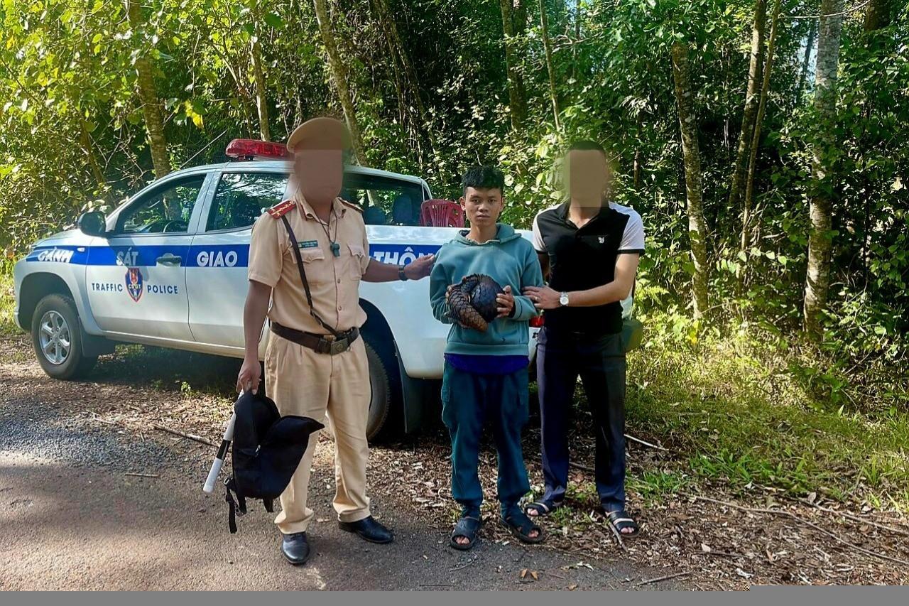 tam giam 3 doi tuong van chuyen te te trai phep