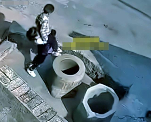 Bé gái 7 tuổi ném bé trai 4 tuổi nhà hàng xóm xuống giếng, nói rằng học theo phim truyền hình