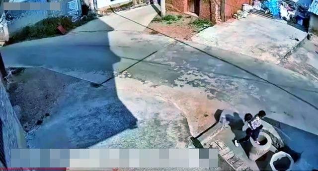 Bé gái 7 tuổi ném bé trai 4 tuổi nhà hàng xóm xuống giếng, nói rằng học theo phim truyền hình - 3