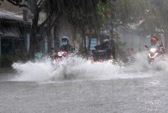 Dự báo thời tiết ngày mai 10/5: Mưa trên diện rộng, đề phòng gió mạnh và  lốc xoáy