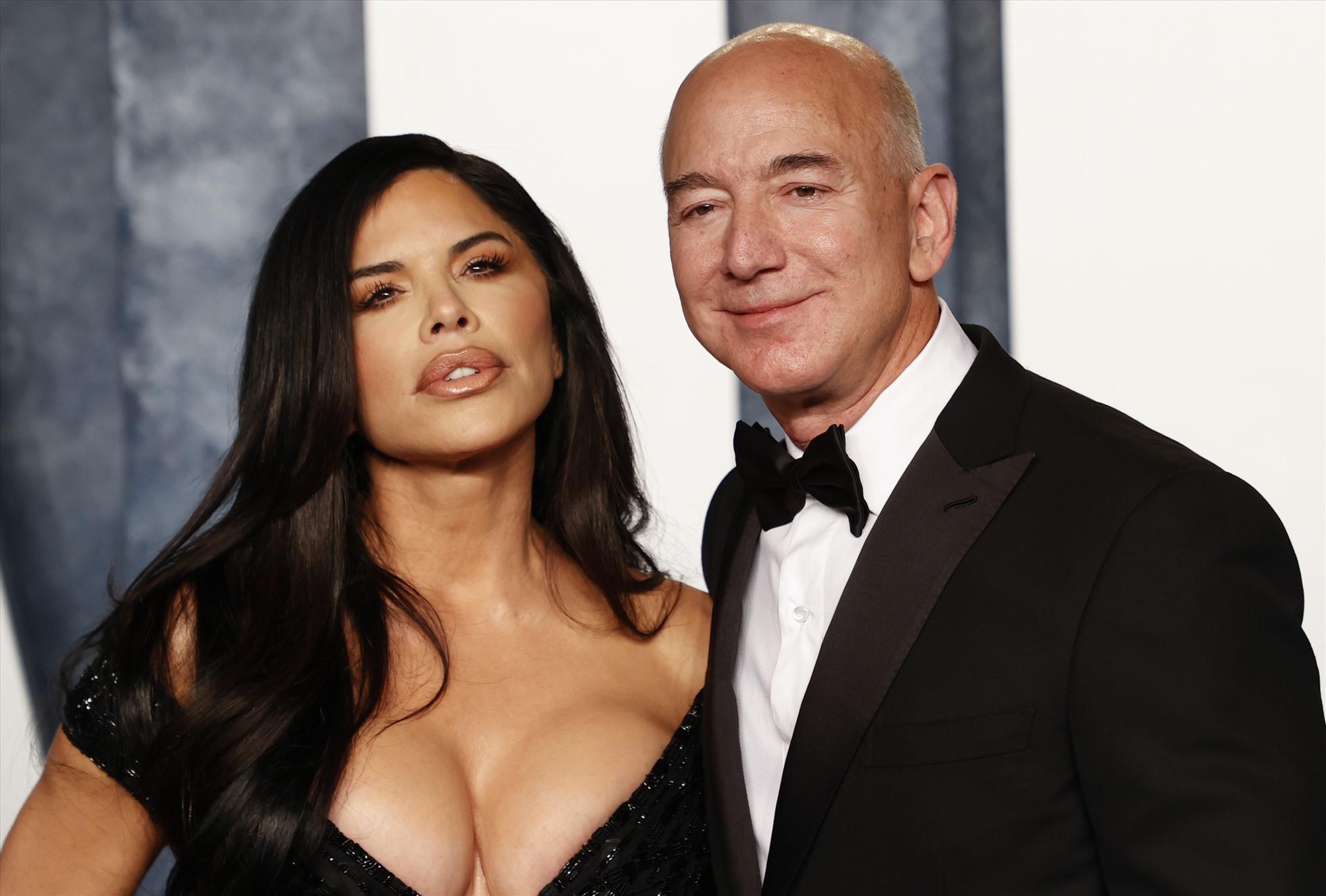 Tỉ phú Amazon Jeff Bezos và người tình Lauren Sanchez đính hôn