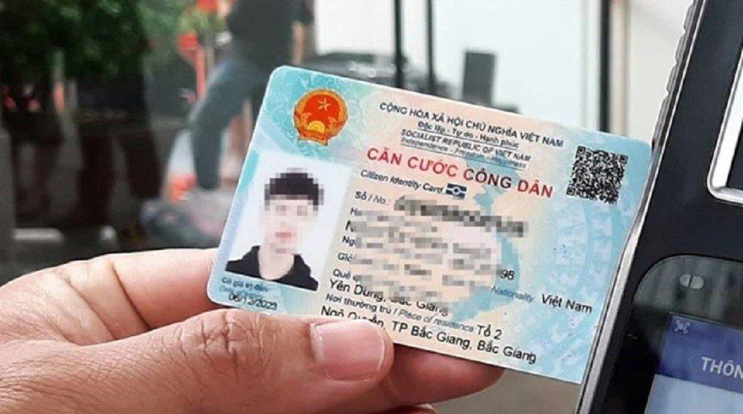 Ra nước ngoài định cư, có bị thu hồi căn cước công dân?