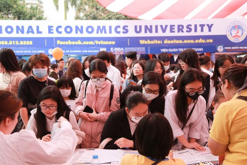 thi-sinh-chuan-bi-buoc-vao-ky-thi-nam-2023-anh-pv-9726.jpg (840×560)